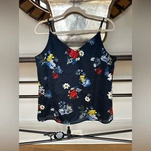 Banana Republic v neck sleeveless Top Size Small